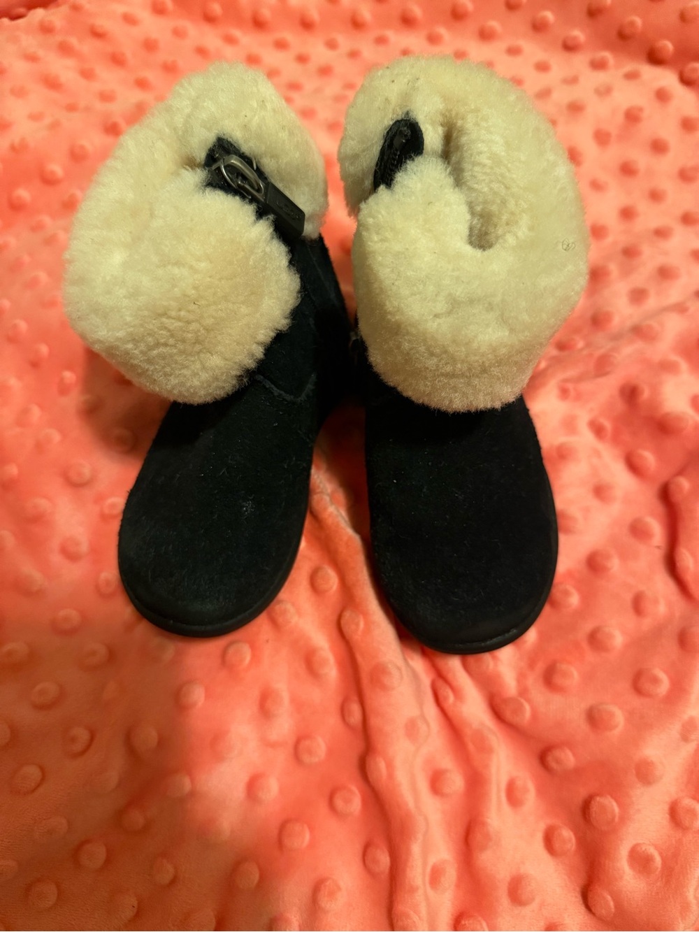 UGG Kids Black Suede Fold-Over Shearling Boots with Cream Fur Size 6 Toddlee